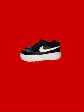 Nike women’s 8 1/2 Black & White Platform Sneaker